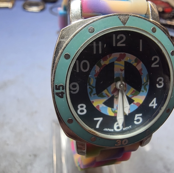 The PEACE watch - Picture 3 of 6